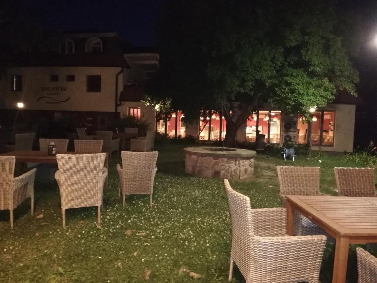 ホテル Sziget23 Ábrahámhegy エクステリア 写真